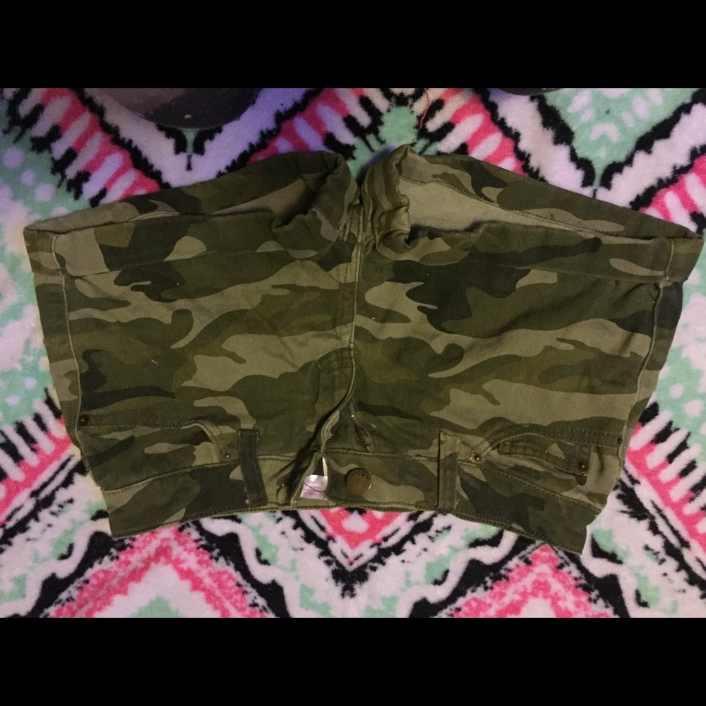 Cammo shorts size 9